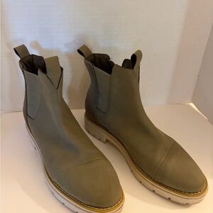 TOMS Womens Olive Suede Chelsea Boots Size 11
